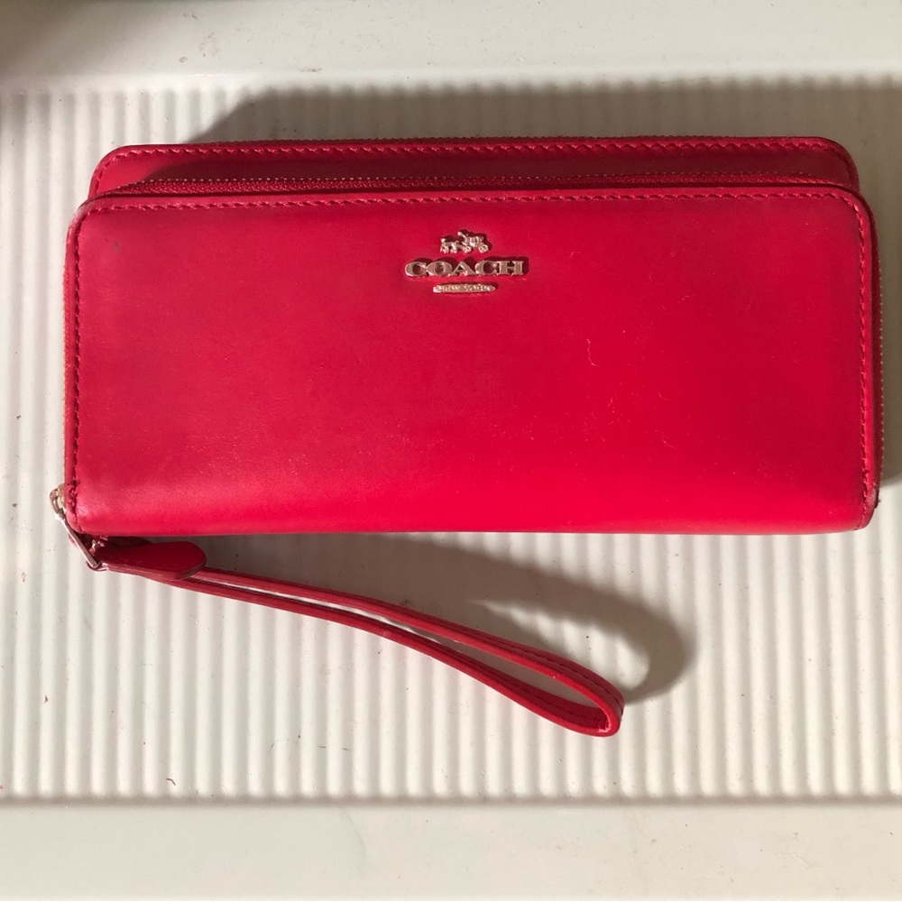 COACH Wallet - Picture 2 of 6